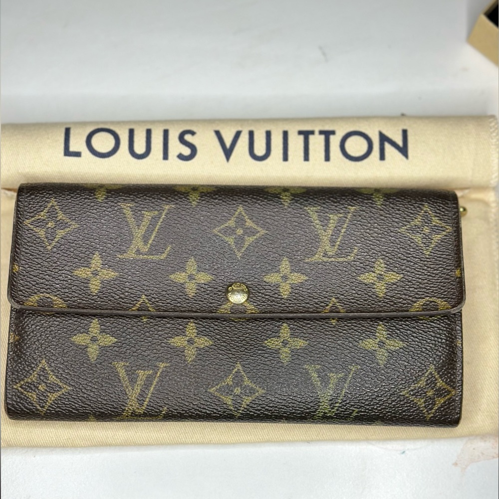 LOUIS VUITTON Monogram Sarah Wallet